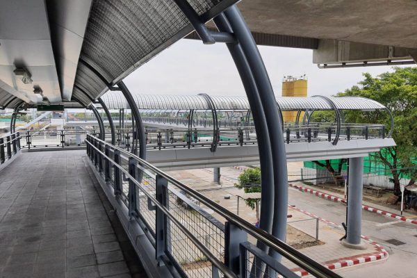 AIRPORT RAIL LINK BAN THAP CHANG SKYWALK